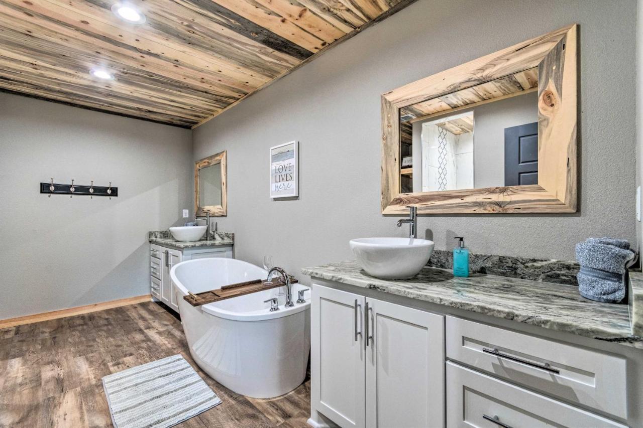Upscale Riverfront Home With Beach And Fire Pit! Glenwood 외부 사진